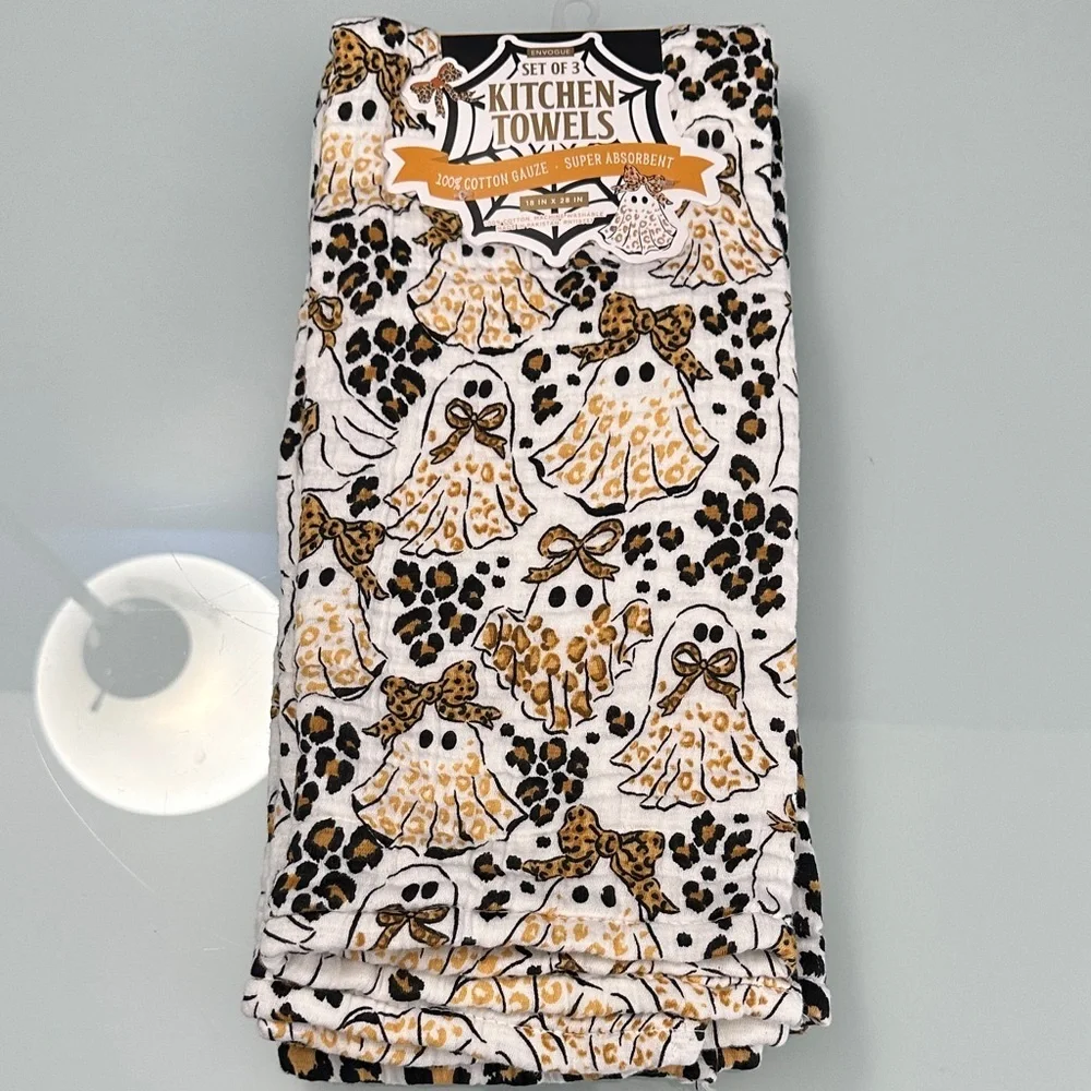 NWT Envogue Cheetah Ghost Kitchen Towels